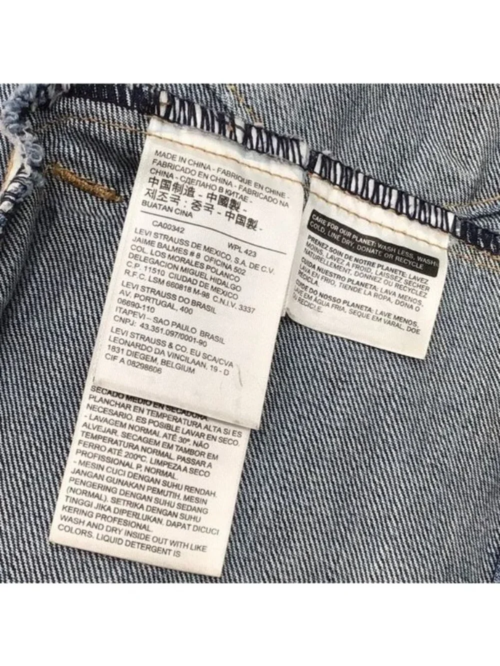 Levis Womens Denim Trucker Jacket Small Blue Button Front & Pockets
